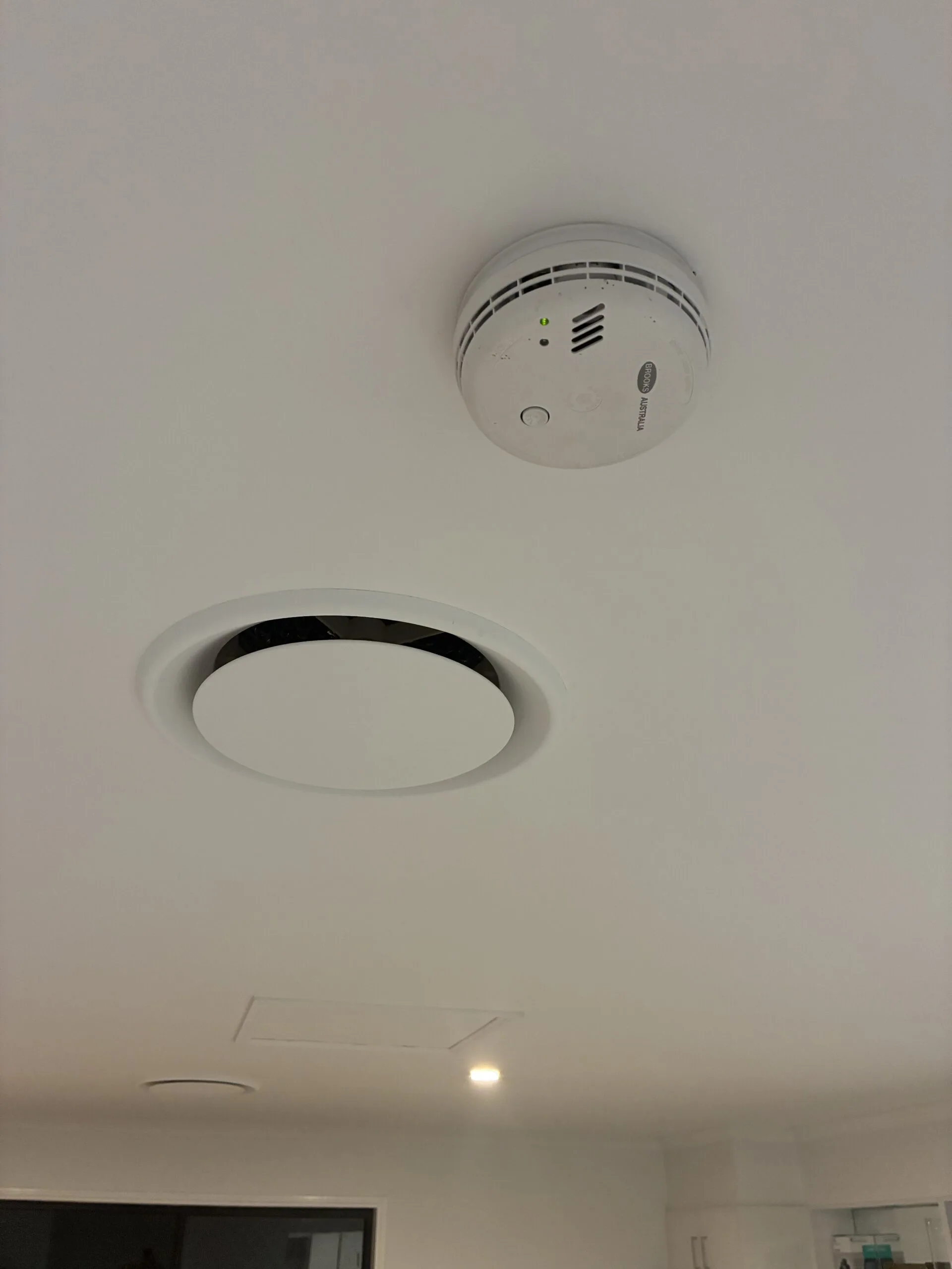 Photoelectric smoke alarm installed on ceiling by Amplus Electrical and Air - smoke alarm compliance Wynnum QLD